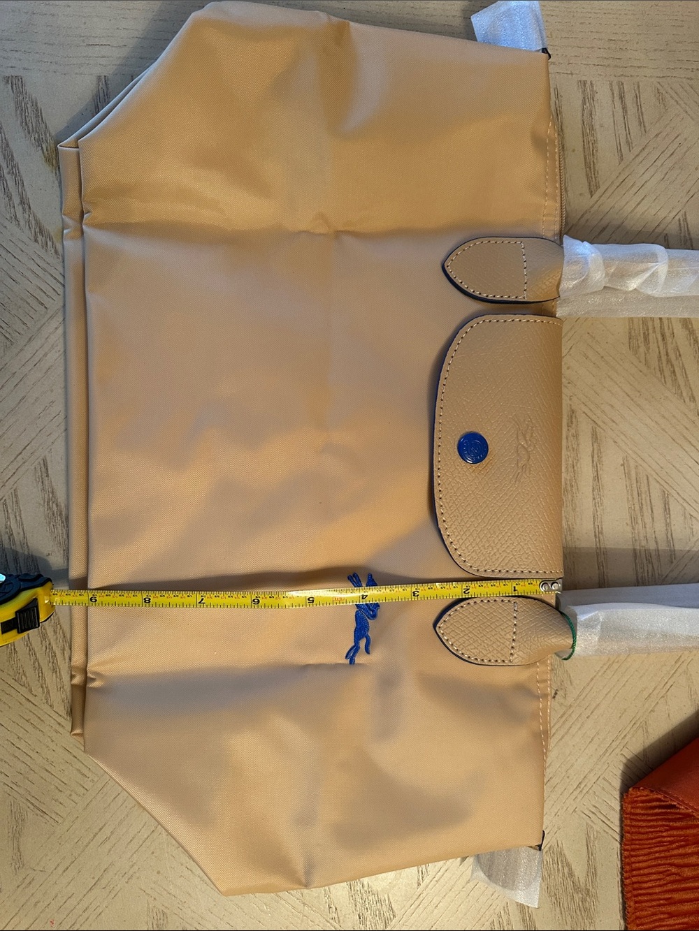 Stylish Crossbody Bag in Beige with Blue Snap - Picture 7 of 8